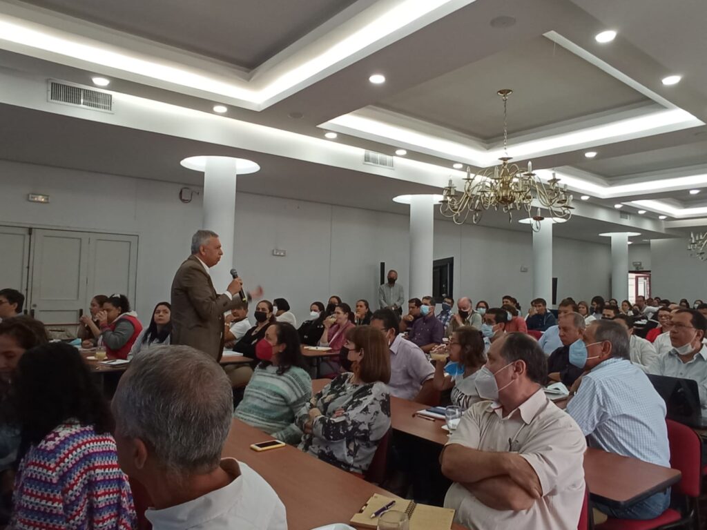 El Rector UIS, Hernán Porras Díaz explicó los objetivos del Consejo Académico ampliado en el interés de desarrollar un trabajo juicioso frente al requerimiento del Ministerio de Educación Nacional.
