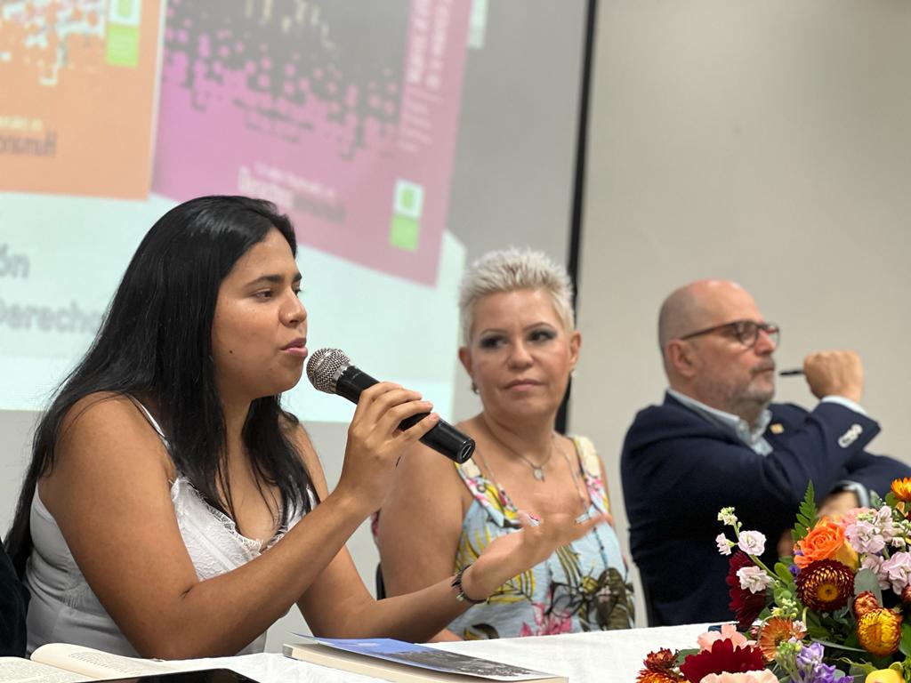 Catalina Ortega Zambrano, autora del libro ‘Víctimas de minas antipersonal en Santander, Colombia’, en su presentación del libro, el pasado 27 de mayo.