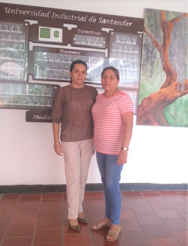 Profesora Natalia Esquivel Garzón y estudiante Yasmín Alejandra Castillo Merino.