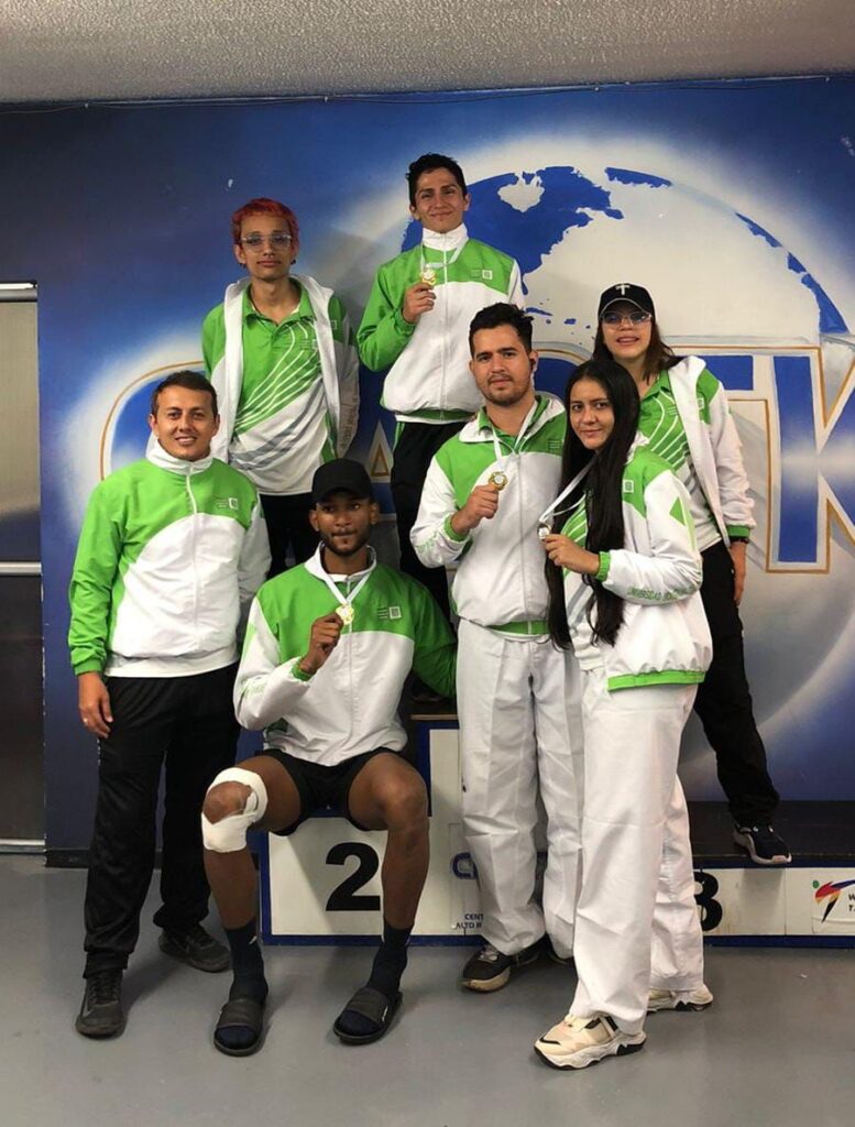 Selección de taekwondo UIS vivió el sueño dorado en los Juegos Regionales Ascun.