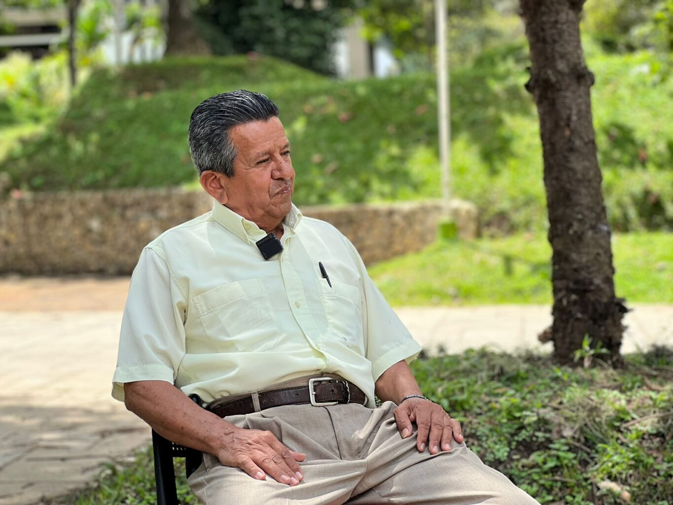 En la imagen se encuentra Andelfo Gelvez Montes durante la sesión de la entrevista.