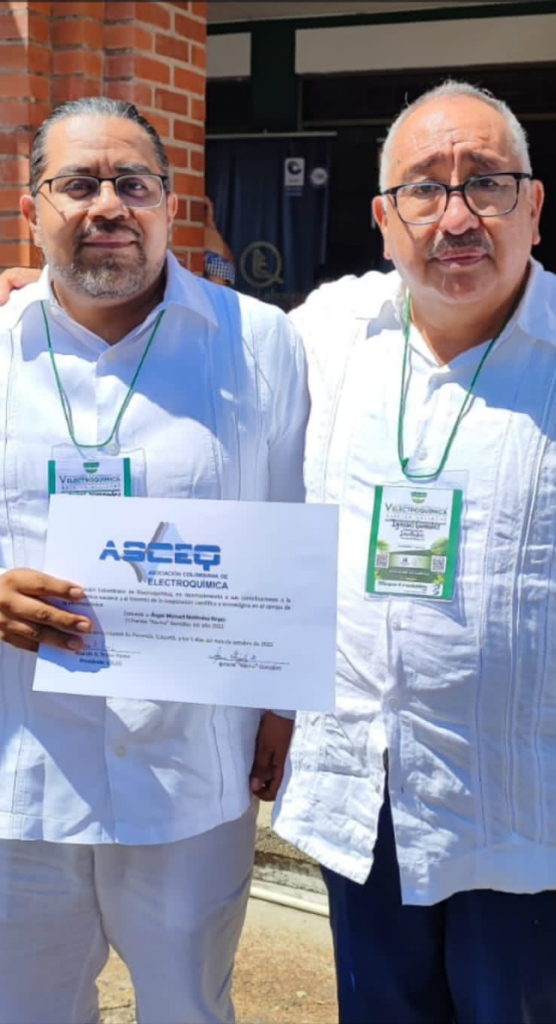En la foto, Ángel Manuel Meléndez Reyes, director de la Escuela de Ingeniería Metalúrgica y Ciencia de los Materiales, obtuvo el premio 'Nacho González' de la Asociación Colombiana de Electroquímica (ASCEQ). 