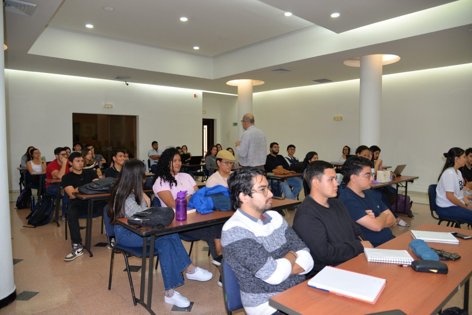 ESTUDIANTES NOVENO SEMESTRE EN INDUCCIÓN