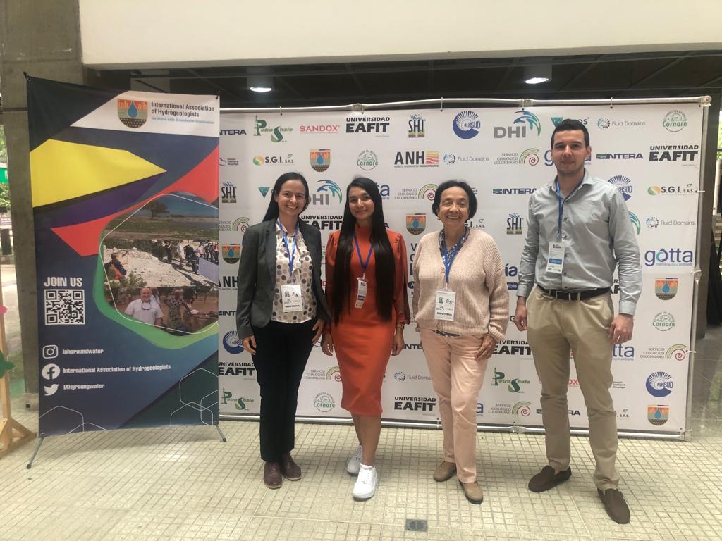 Investigadores del Grupo de Investigación en Recursos Hídricos y Saneamiento Ambiental-GPH UIS, participantes del VII Congreso Colombiano de Hidrogeología