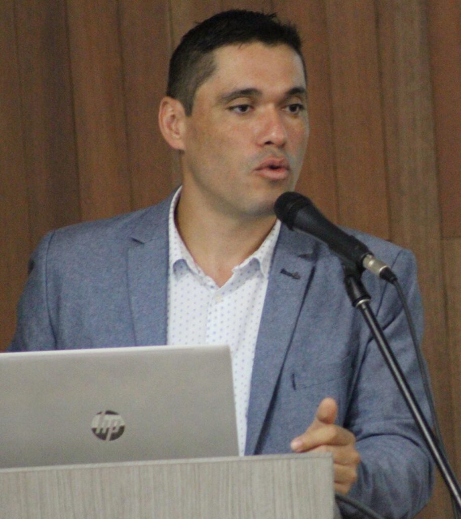 Imagen que muestra a Luis Javier López Giraldo.