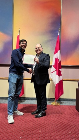 Imagen de David Rincón recibiendo su diploma en la Universidad de Toronto.
