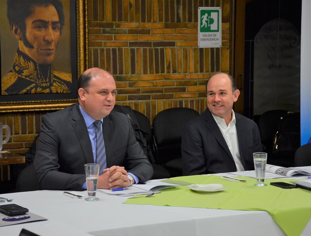 Imagen de Juan Camilo Montoya Bozzi (derecha), y fray Óscar Eduardo Guayán Perdomo, nuevos presidente y vicepresidente de Unired para el periodo 2023-2025.