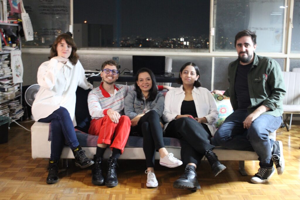 Dayana Villamizar junto a artistas, Mitzi Reyna Buendía, Parker Brookie, entre otros.