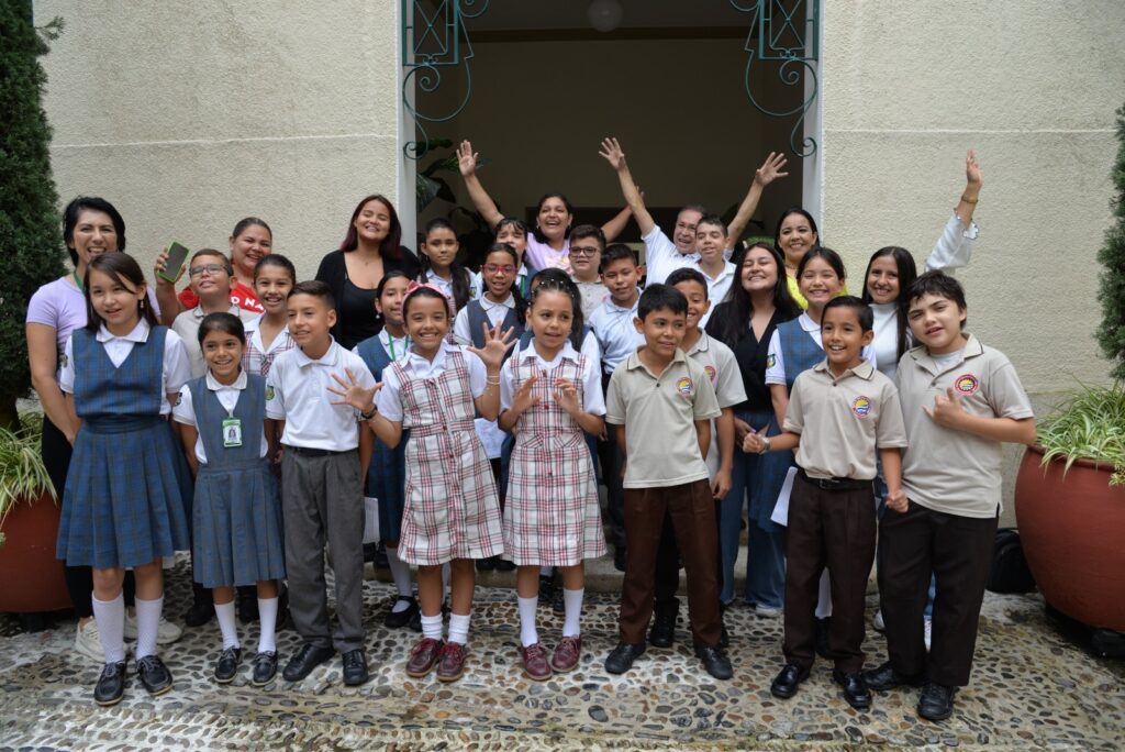 El aprendizaje significativo lo pusieron en práctica hoy los estudiantes y maestras de las instituciones educativas Aurelio Martínez Mutis sede B y Santa María Goretti sede B. 