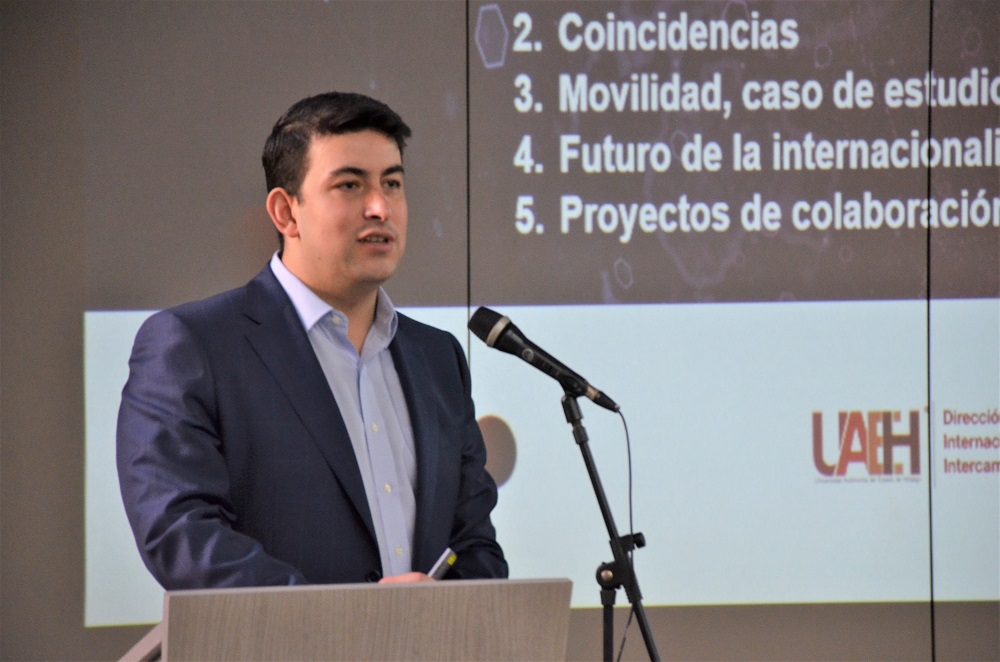 Otro aspecto del director de Relaciones Internacionales e Intercambio Académico, José Luis Sosa Martínez, durante su presentación ante al Consejo Académico 