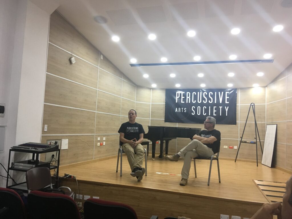 Jhon Eduard Ciro, profesor de la Escuela de Artes UIS, junto a un integrante de Percussive Arts Society capítulo Colombia.
