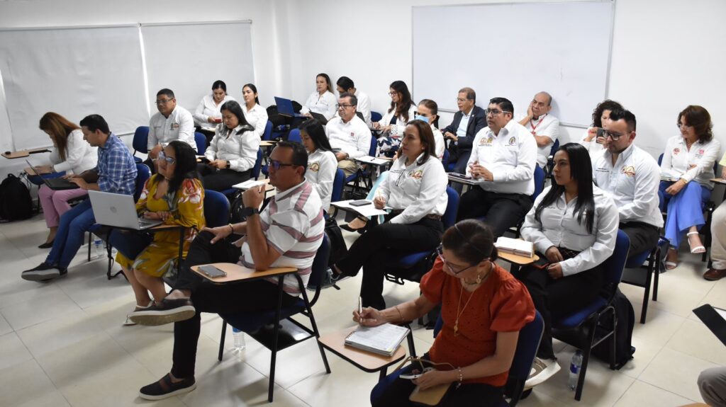 Imagen muestra momento del taller de Formulación de Planes Integrales de Cobertura