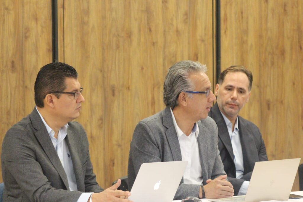 Imagen que muestra a los auditories Jorge Enrique Pinto Hernández, Óscar Julián Porras Larrota y Paulo César Valenzuela López 
