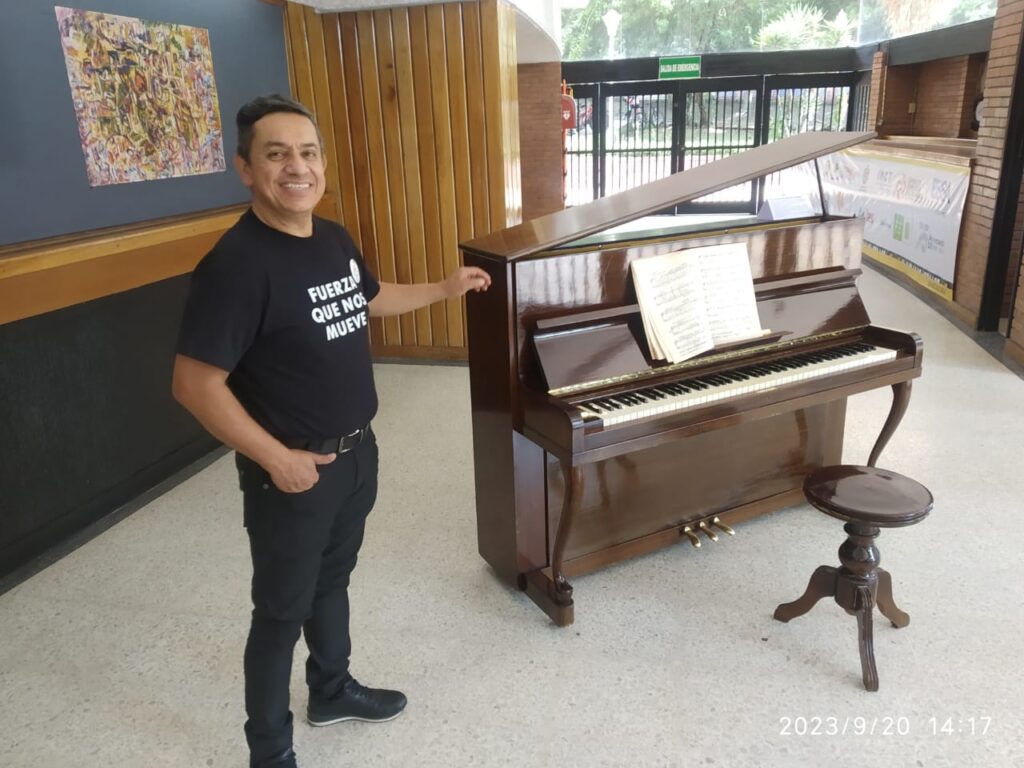 Alexis Quevedo, el afinador oficial del Festival de Piano.