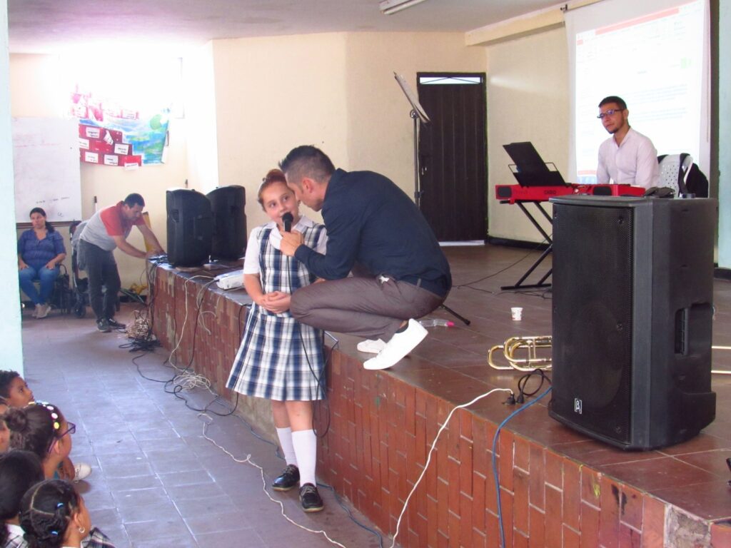 Imagen de otro aspectos del proyecto de divulgación de música colombiana en colegios del área metropolitana de Bucaramanga.