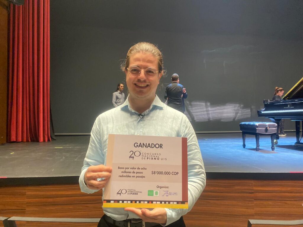 Ganador del Concurso Nacional de Piano, categoría profesional, Santiago Duque.