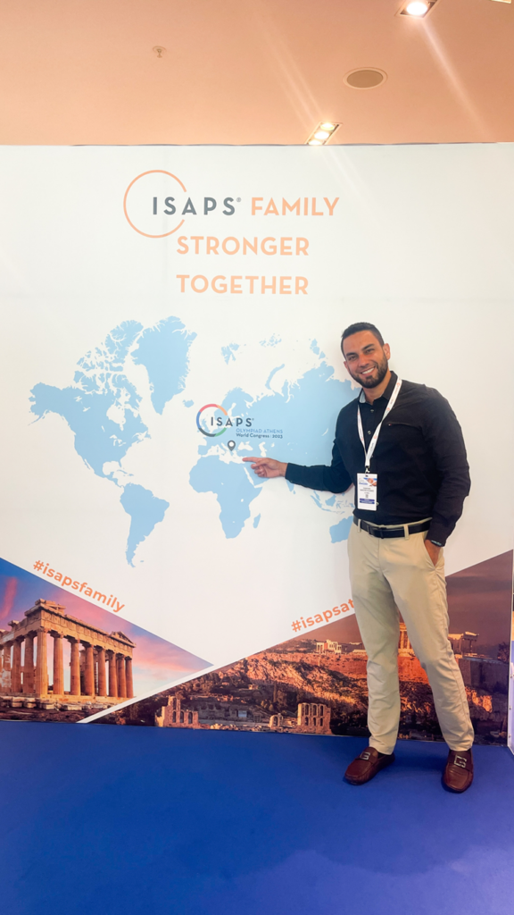 Imagen muestra a Donovan Camilo Sánchez en el congreso Isaps Olympiad Athens.