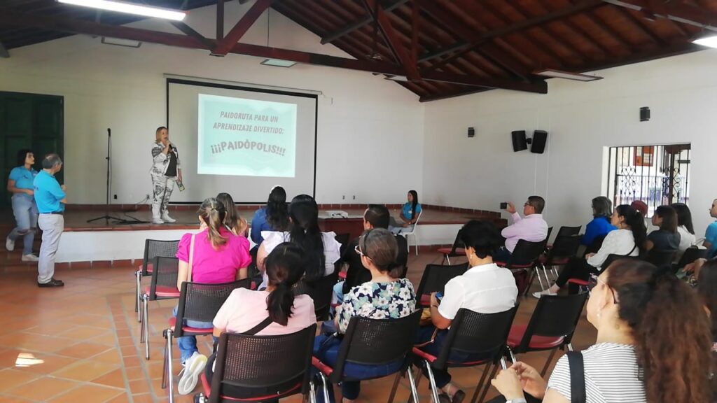 Desde la dirección de la Escuela de Educación a cargo de la profesora Sonia Gómez, se resaltó el apoyo al proyecto y dio la bienvenida.