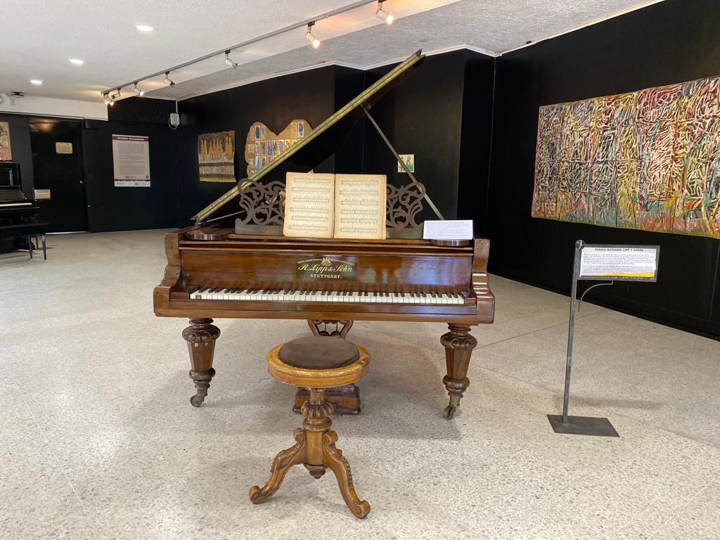 Pianos de colección presentados en la exposición Pianorama.