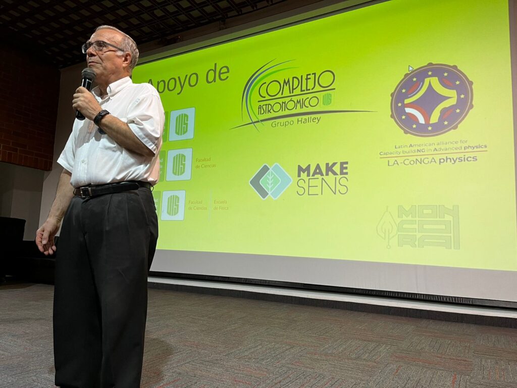 Momento de la clausura del proyecto Racimo Moncora: profesor Jorge Martínez, director de la Escuela de Física de la UIS.