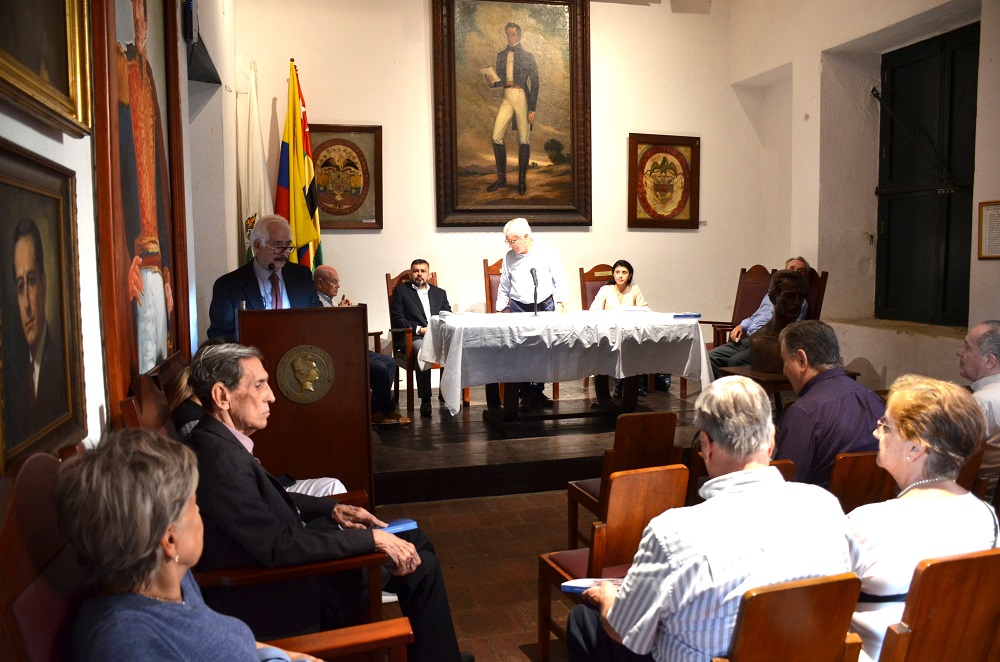 Imagen de la sesión de la Academia de Historia de Santander 