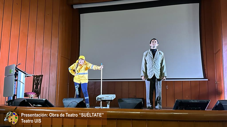 Teatro UIS  presentando su monólogo 'Suéltate' en la clausura de Cátedra Salud y Sociedad. 