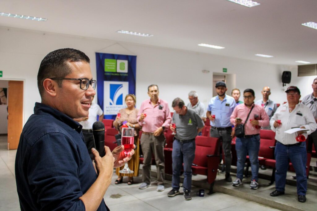 Periodistas durante el Día del Periodista en UIS Barbosa.