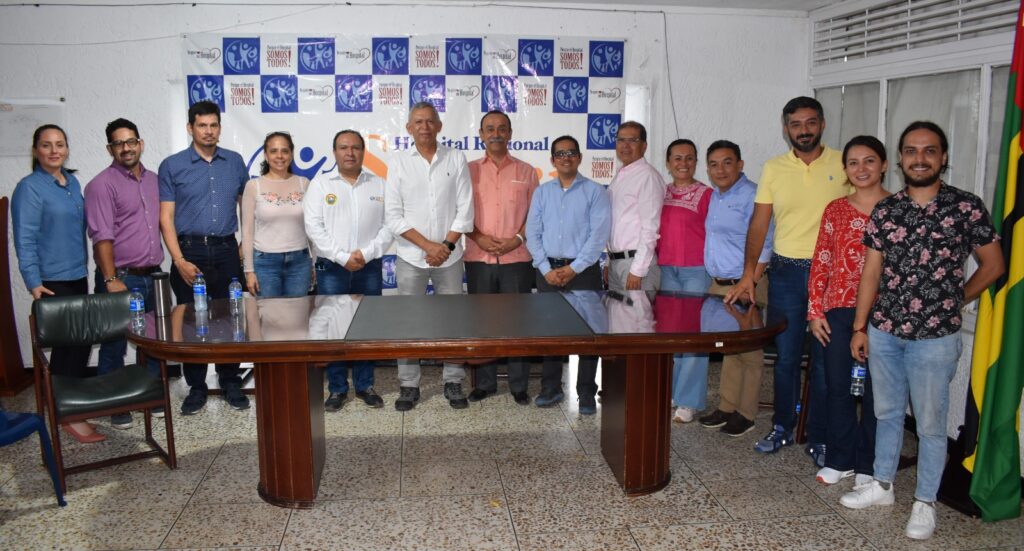 El rector e integrantes del Consejo Académico UIS junto con autoridades de San Gil.