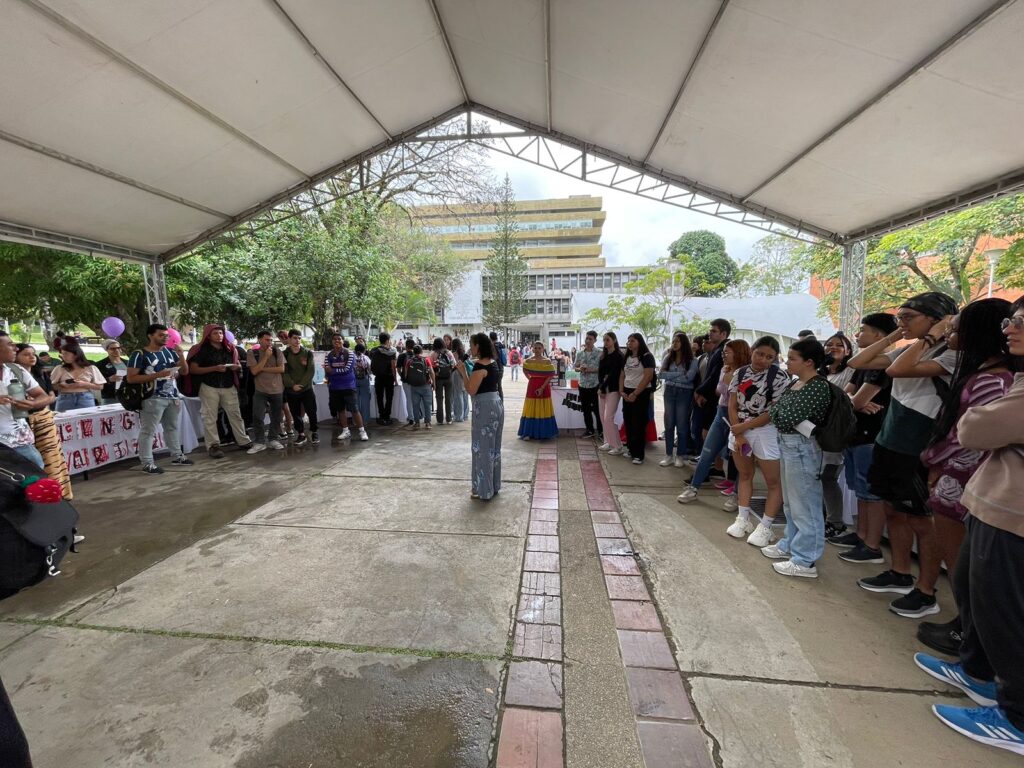 Imágenes de actividades  en el Día Internacional de la Lengua Materna 