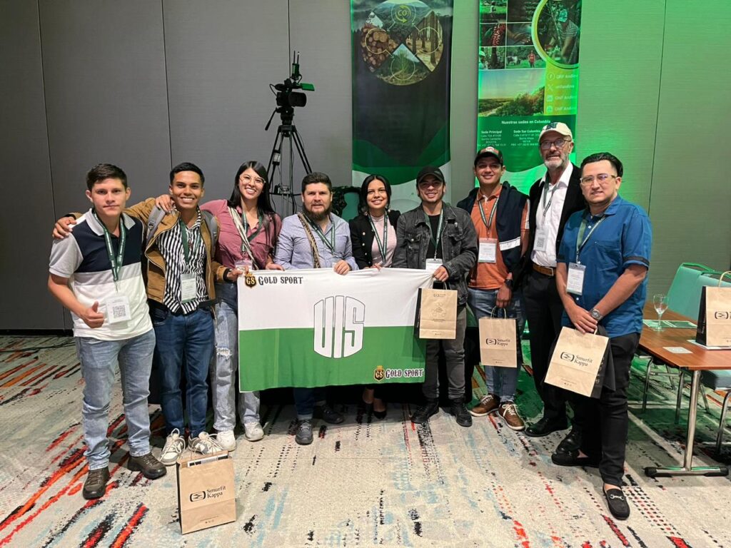 Estudiantes UIS en el II Congreso Nacional de Industriales de la Madera.