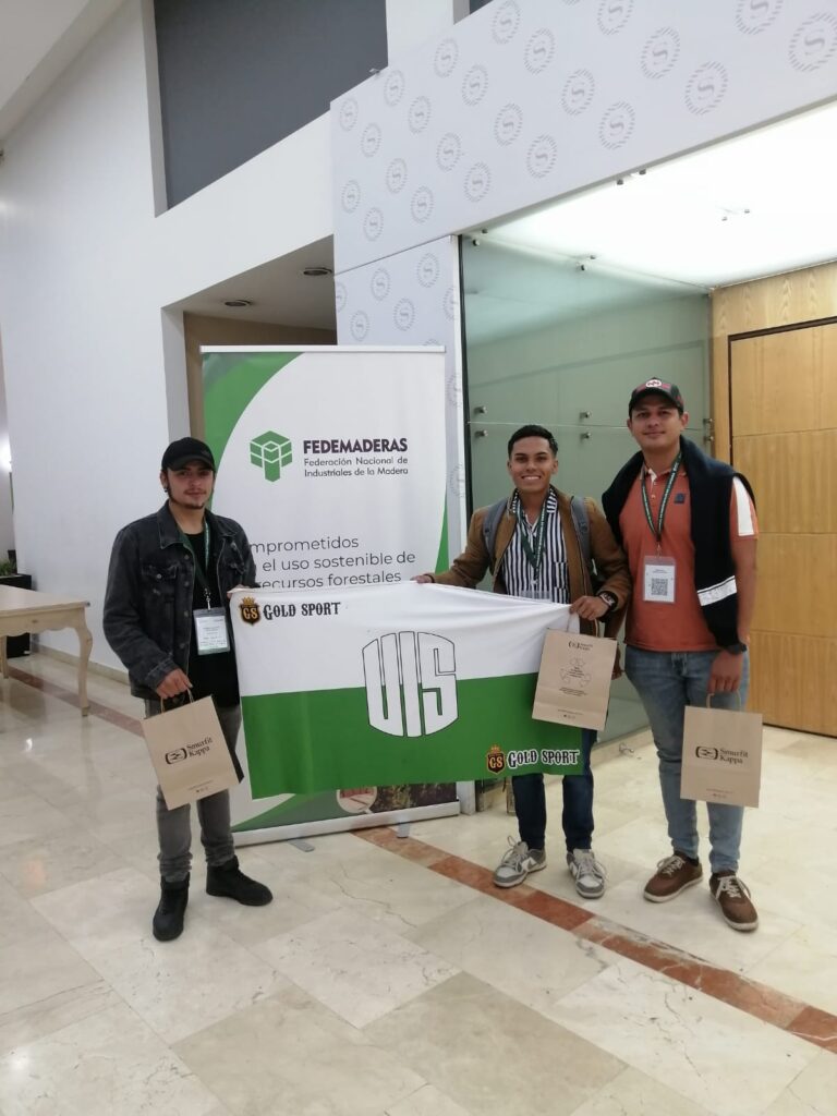 Estudiantes UIS en el II Congreso Nacional de Industriales de la Madera.