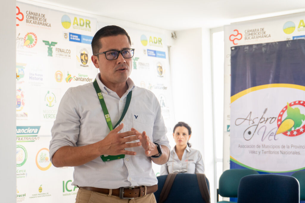 Coordinador de la sede UIS Barbosa participó en la reciente Asamblea Ordinaria de la Asociación de Municipios de la provincia de Vélez Santander, "Asprovel"