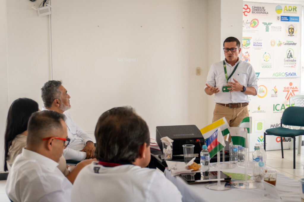 El coordinador de la sede UIS Barbosa participó en la reciente Asamblea Ordinaria de la Asociación de Municipios de la provincia de Vélez Santander, "Asprovel"