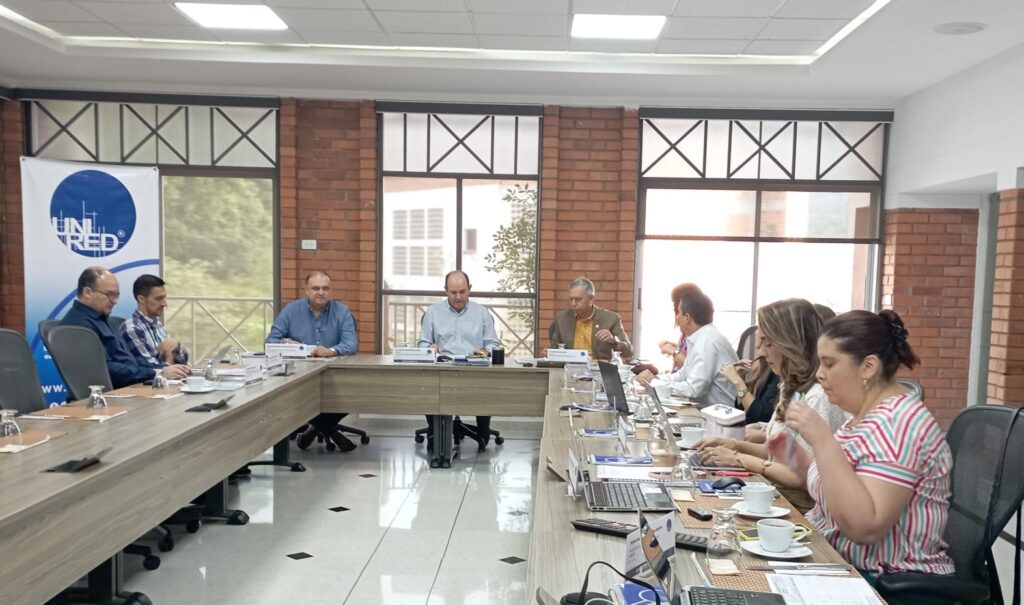 Rectores del Consejo Directivo de Unired junto al rector Hernán Porras Díaz en la Asamblea de Unired