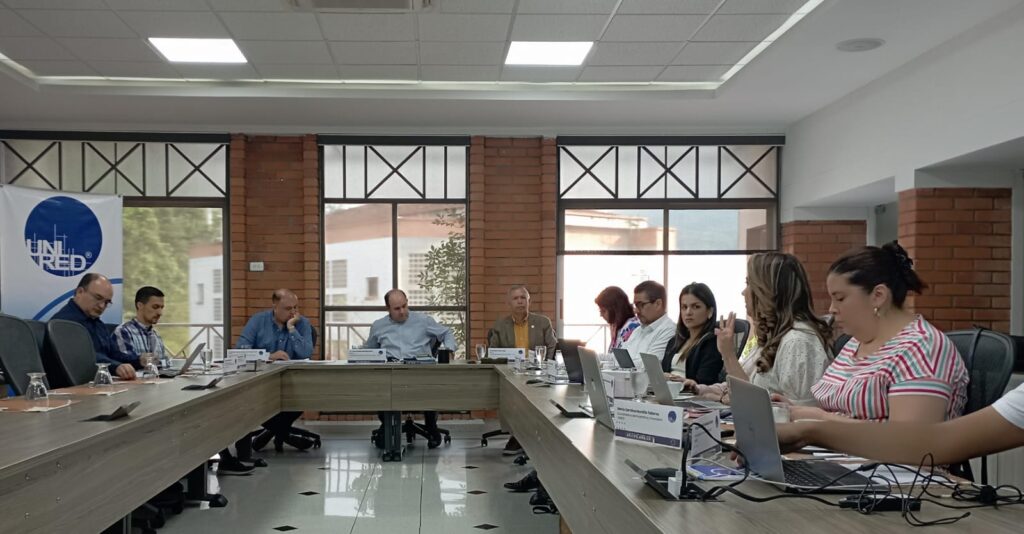 Rectores del Consejo Directivo de Unired junto al rector Hernán Porras Díaz en la Asamblea de Unired