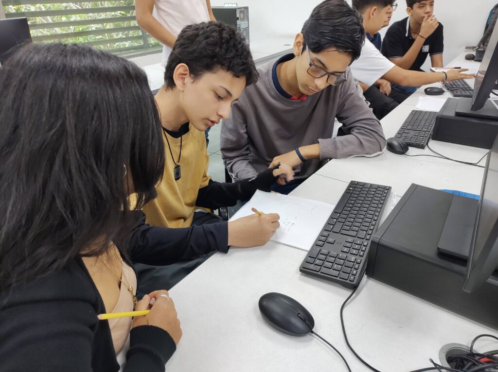 Imagen de integrantes de uno de los equipos competidores de la UIS en la Olimpiada Internacional de Matemáticas.