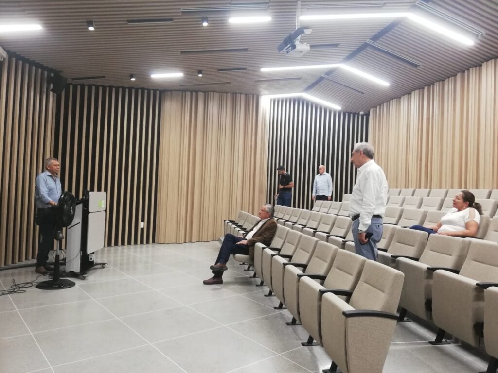 Este auditorio se suma a los espacios dispuestos para la comunidad académica de la Facultad. 