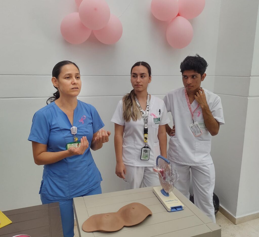 Profesionales de Bienestar Estudiantil durante la jornada denominada “Minutos que Salvan Vidas” 