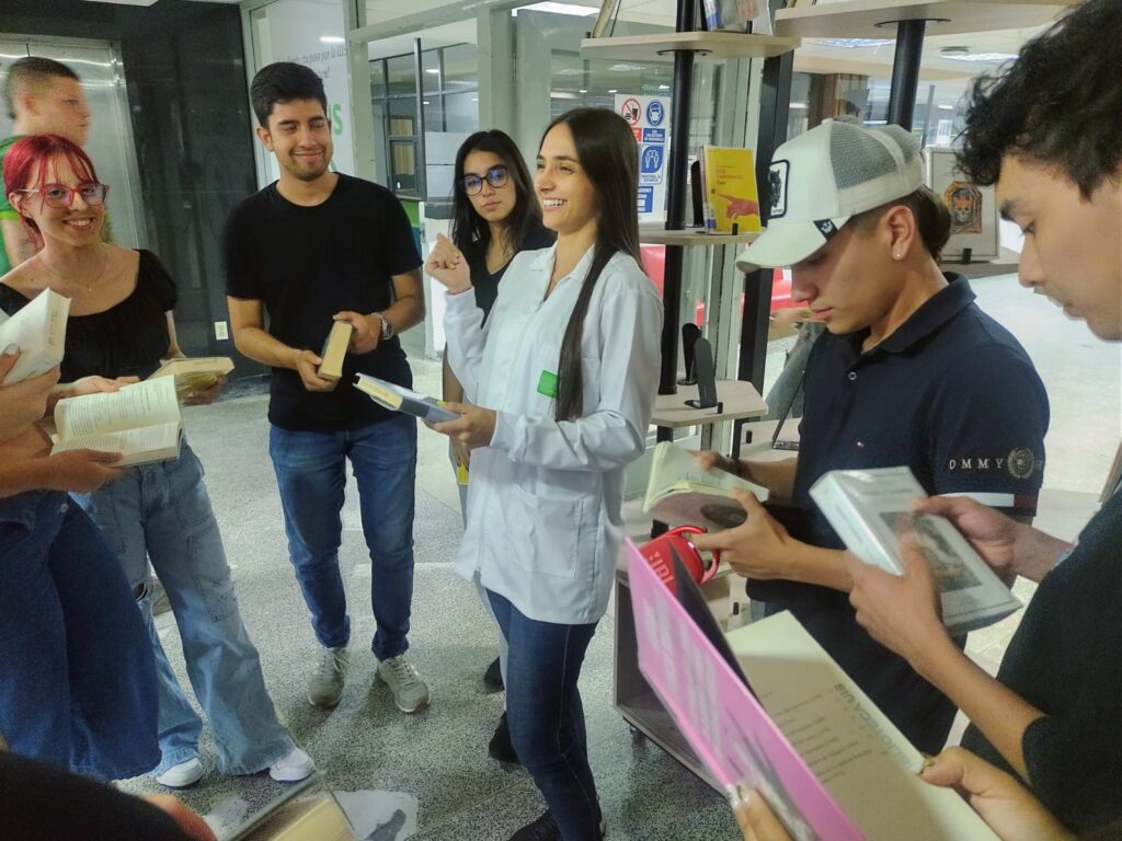 Imagen de actividades de celebración del Día del Idioma en la Universidad Industrial de Santander.