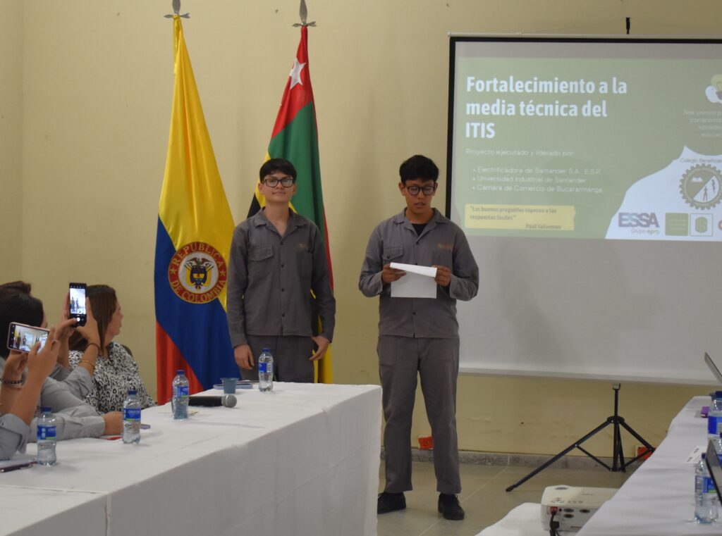 Lanzamiento del proyecto de fortalecimiento en educación técnica, un convenio entre la Universidad Industrial de Santander, UIS, la Electrificadora de Santander y la Cámara de Comercio de Bucaramanga.