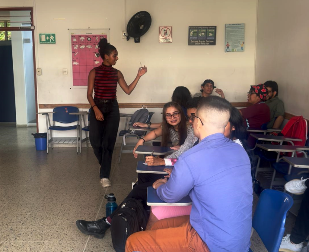 Estudiantes del Instituto de Lenguas UIS participando de actividades académicas. 