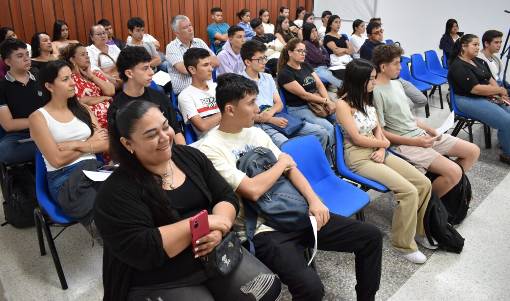 Al menos 30 estudiantes de undécimo grado de distintos municipios de Santander como Málaga, Guadalupe, Simacota y Socorro, han iniciado su vida profesional con el Curso PreUIS, en la Sede UIS Socorro.