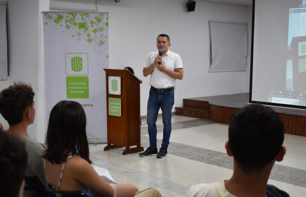 Al menos 30 estudiantes de undécimo grado de distintos municipios de Santander como Málaga, Guadalupe, Simacota y Socorro, han iniciado su vida profesional con el Curso PreUIS, en la Sede UIS Socorro.