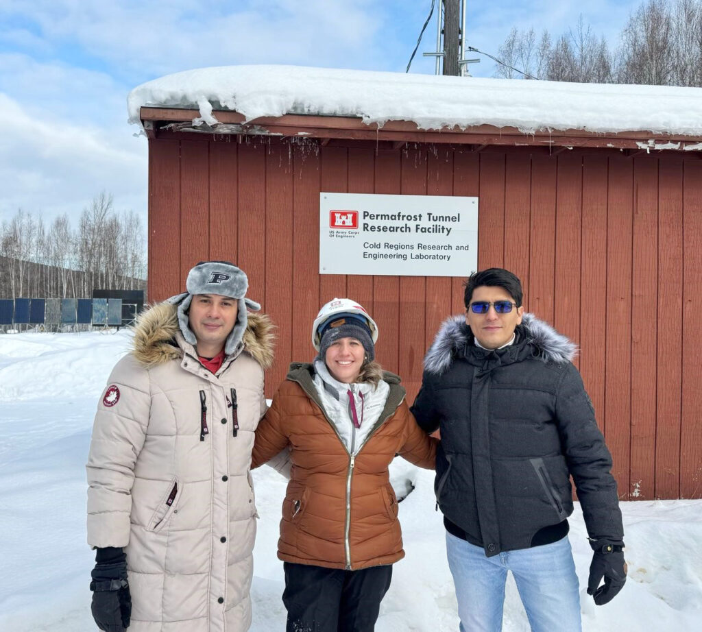 Liliana del Pilar Castro Molano,  profesora e investigadora del programa de Ingeniería Química, junto a profesores de la Universidad de Alaska, en investigación sobre aguas residuales.