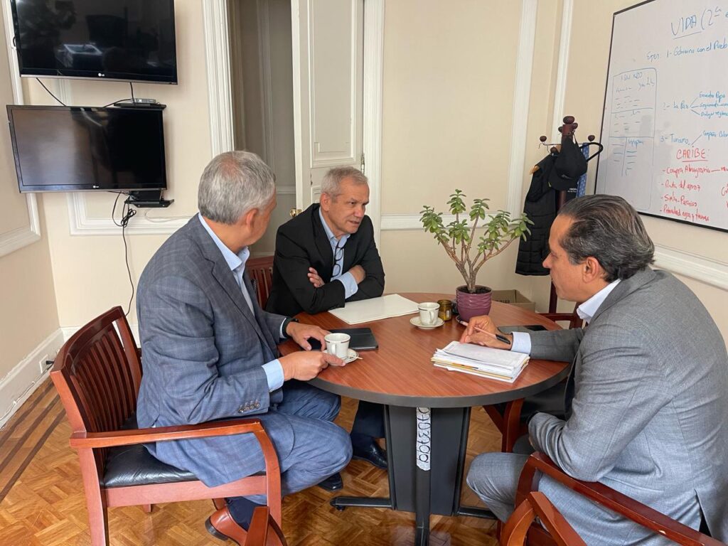 Rector UIS, Hernán Porras Díaz, se reunido con Alexander López Maya, director del Departamento Nacional de Planeación, DNP y el exdirector del DAPRE, Carlos Ramón González,