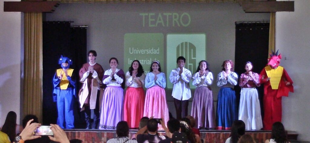 Imagen del elenco del Teatro UIS que participa en esta obra