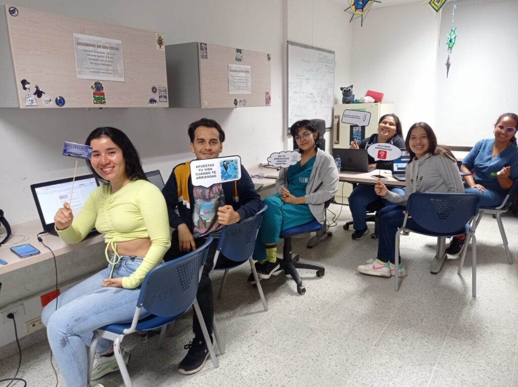 Equipo de Bienestar Estudiantil durante las charlas de la "Caminata de la Responsabilidad" con estudiantes UIS 