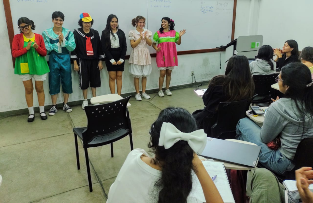 Acto del grupo de teatro en el Día del Idioma en la Universidad Industrial de Santander.