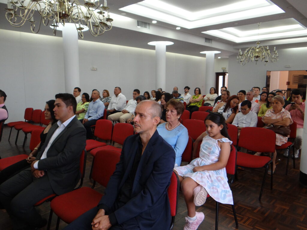 Familiares y allegados estuvieron presentes durante esta ceremonia que se cumplió en el salón Santander de la sede UIS Bucarica.