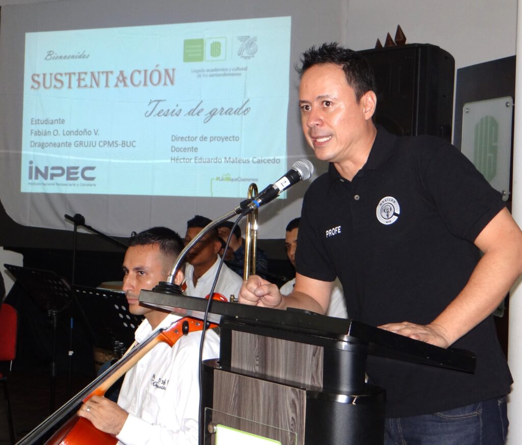 Professor Jhon Eduard Ciro during the opening of the support of the degree project of the student Fabián Londoño